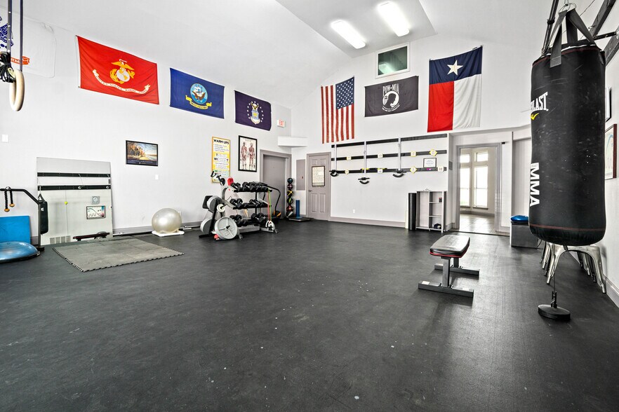 More Photos Of 363 W Main St, Lewisville Medical For Lease