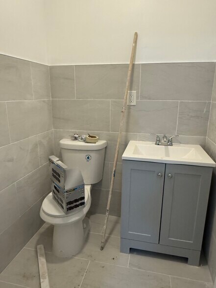 More Photos Of 11462 Merrick Blvd, Jamaica Storefront Retail Residential For Lease