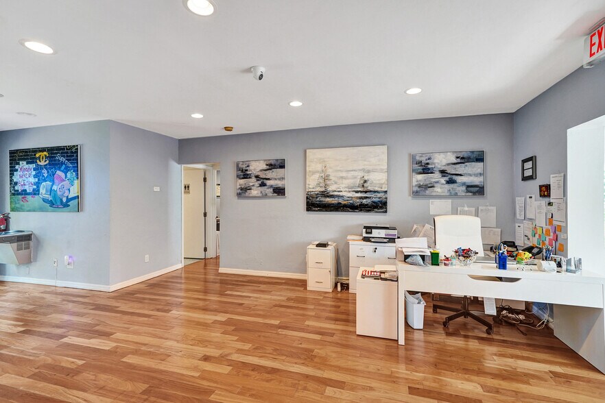 More Photos Of 423 SE 19th St, Fort Lauderdale Office Residential For Lease