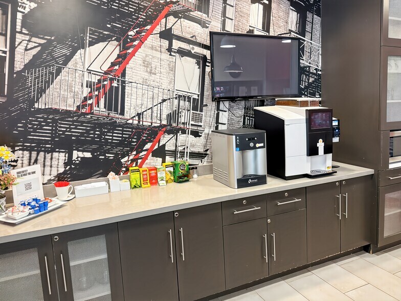 More Photos Of 101 Avenue of the Americas, New York Coworking Space