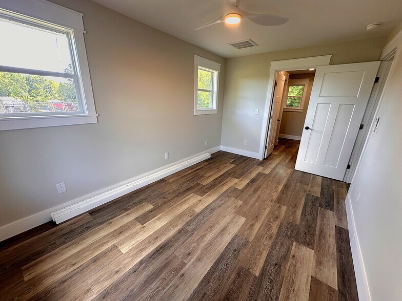 More Photos Of 5735 Fallston Rd, Lawndale Flex For Sale