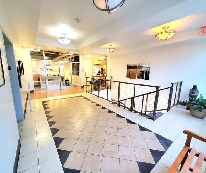 More Photos Of 401 Kamakee St, Honolulu Office For Lease