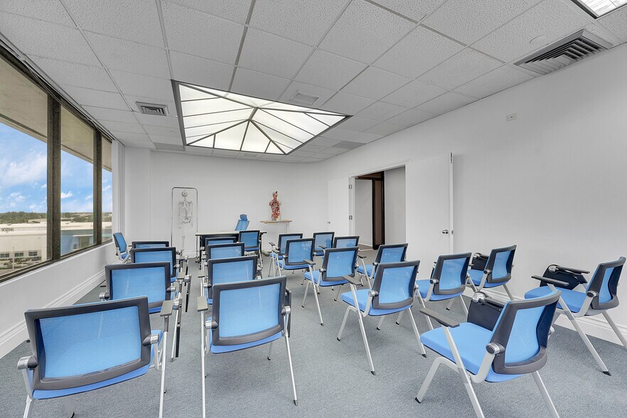 More Photos Of 2328 10th Ave N, Lake Worth Office For Lease