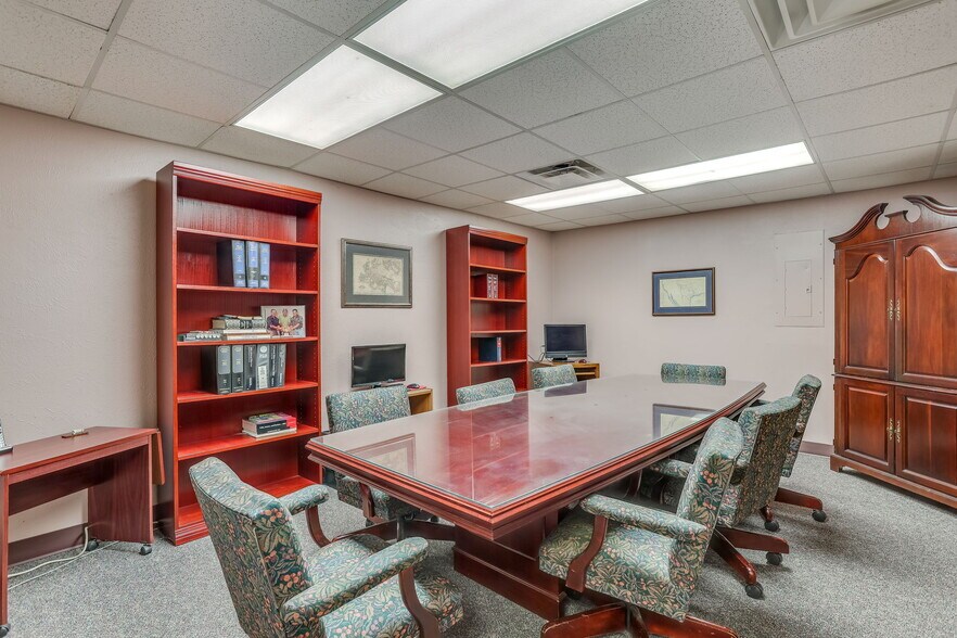 More Photos Of 1065 W Magnolia Ave, Fort Worth Office For Lease