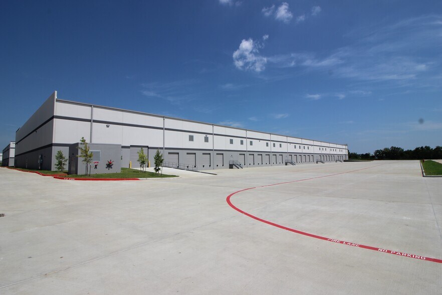 More Photos Of 7224 E Freeway, Baytown, TX 77521, USA Fwy, Baytown Distribution For Sale