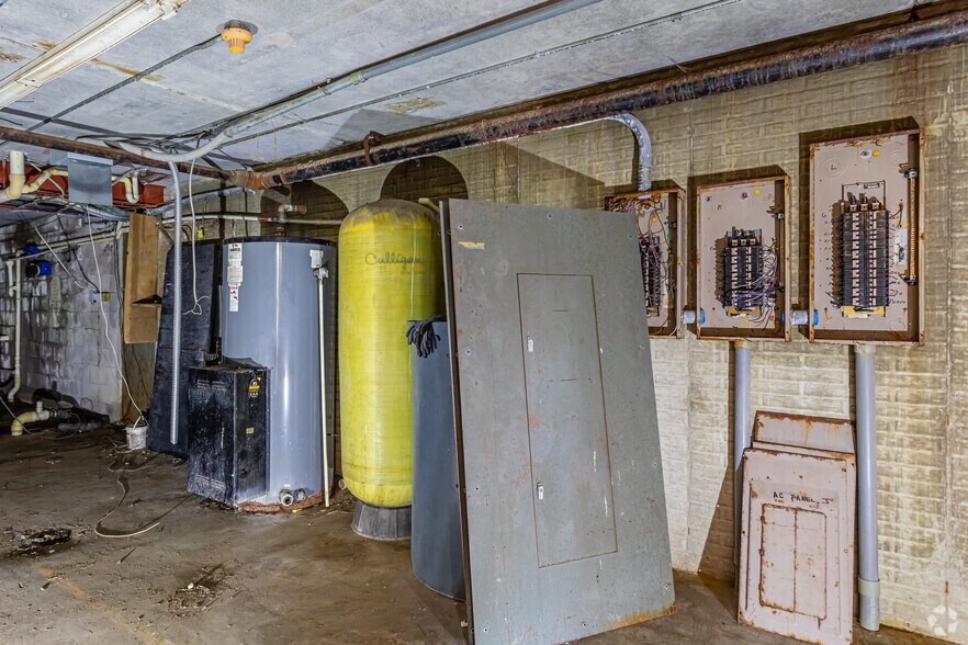 More Photos Of 1900 W 76 Country Blvd, Branson Hotel For Sale