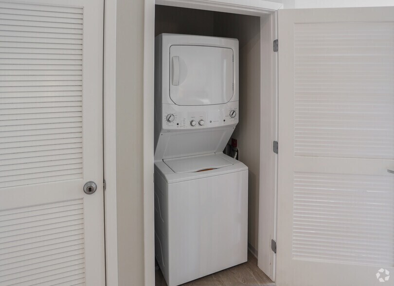 More Photos Of 1425 N Dunn St, Bloomington Apartments For Lease
