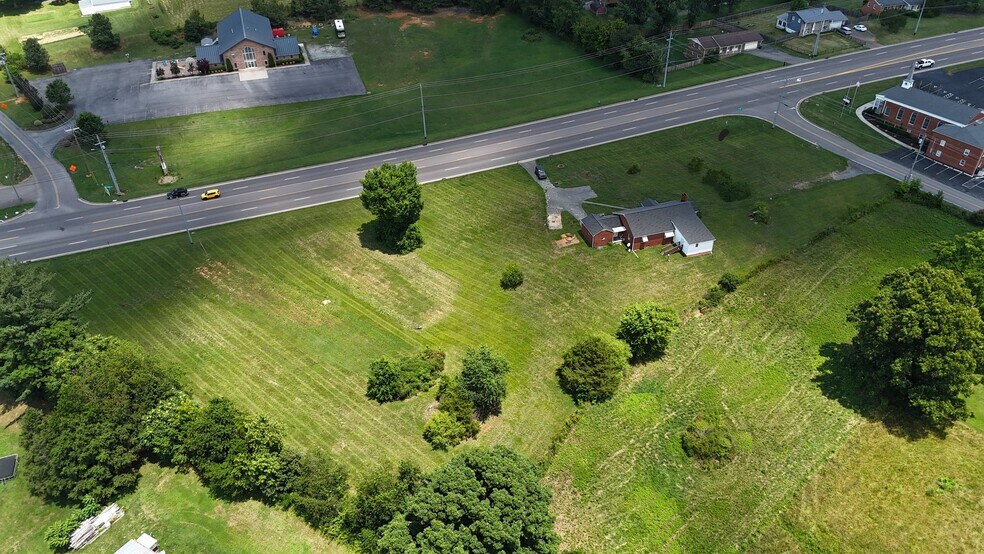 More Photos Of 5207 N Roan St, Gray Specialty For Sale
