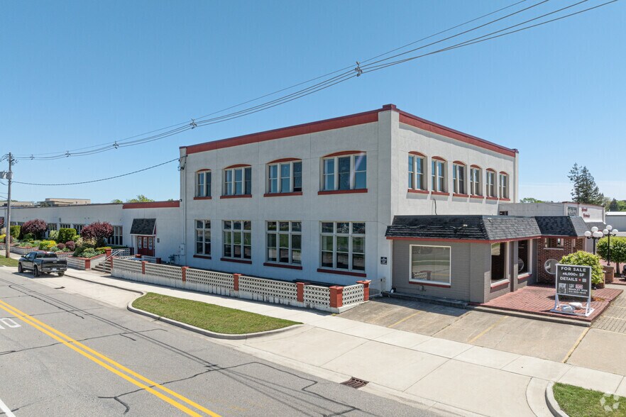 More Photos Of 581 Ottawa Ave, Holland Light Distribution For Sale