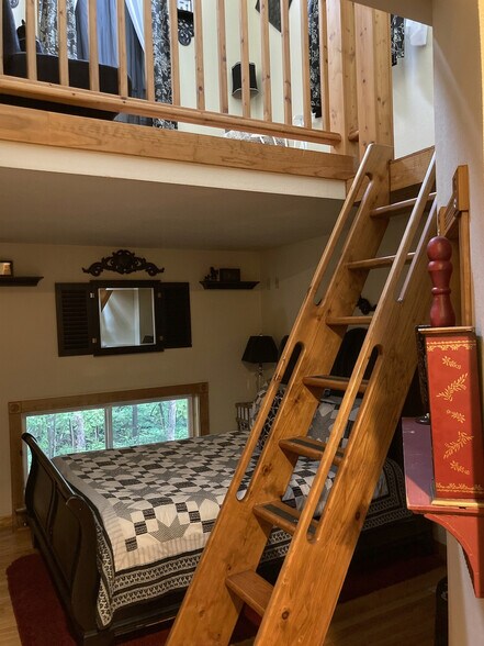 More Photos Of 160 Spring St, Eureka Springs Hospitality For Sale