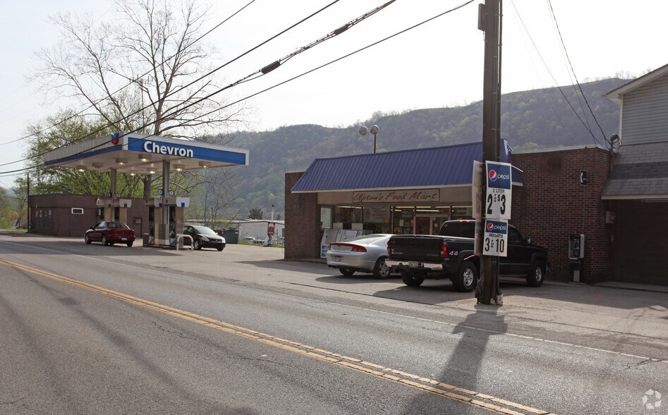 More Photos Of 3024 E Dupont Ave, Belle Convenience Store For Lease