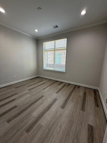 More Photos Of 1630 W Prosper Trl, Prosper Medical For Lease