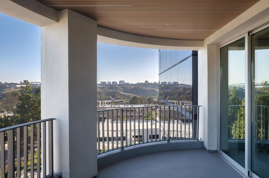 More Photos Of 5880 Oberlin Dr, San Diego Office For Sale