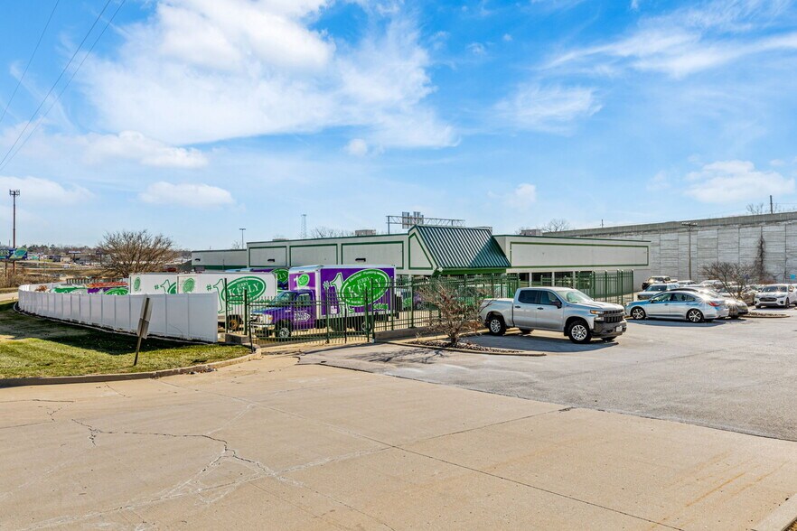 More Photos Of 4631 N Saint Peters Pky, Saint Peters Flex For Sale