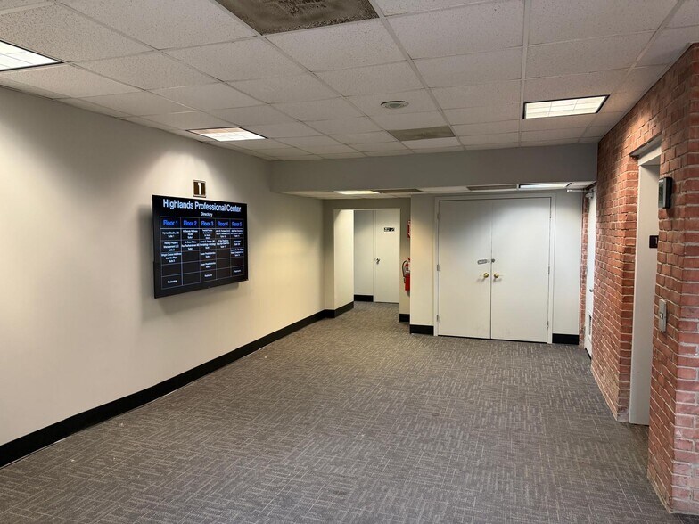 More Photos Of 2 Stowe Rd, Peekskill Medical For Lease