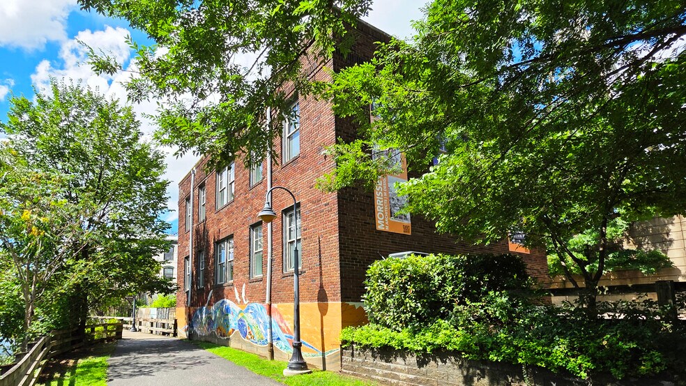 More Photos Of 4590 Main St, Manayunk Office For Lease