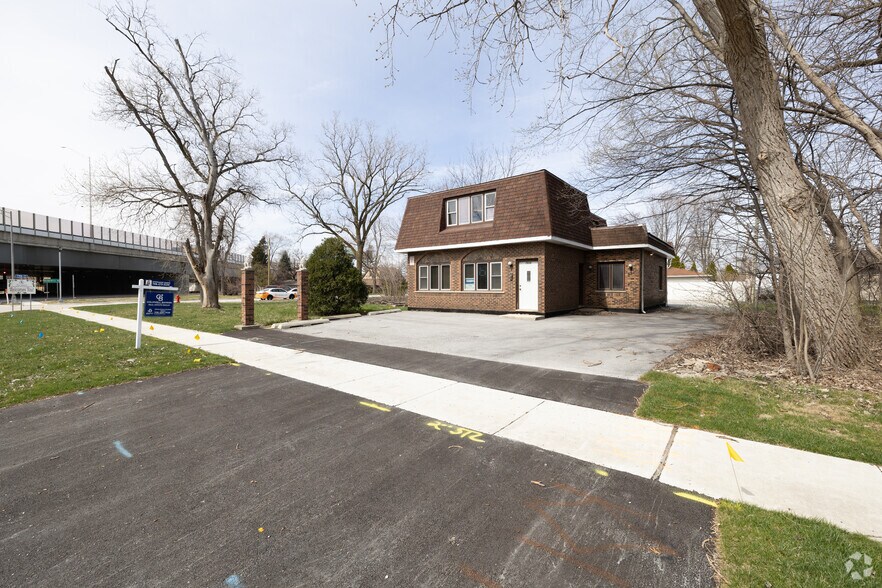 More Photos Of 7936 W 87th St, Justice Office Residential For Lease