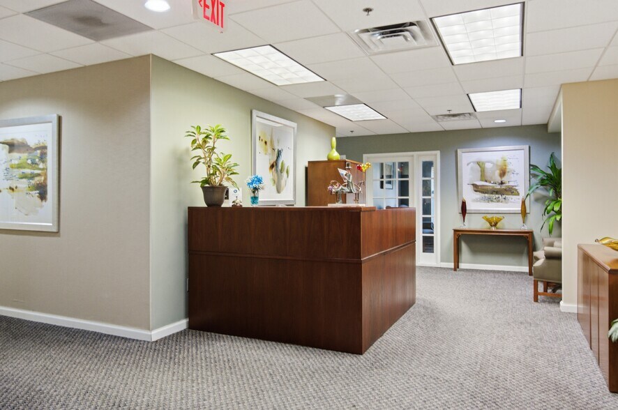 More Photos Of 100 2nd Ave N, Saint Petersburg Office For Sale