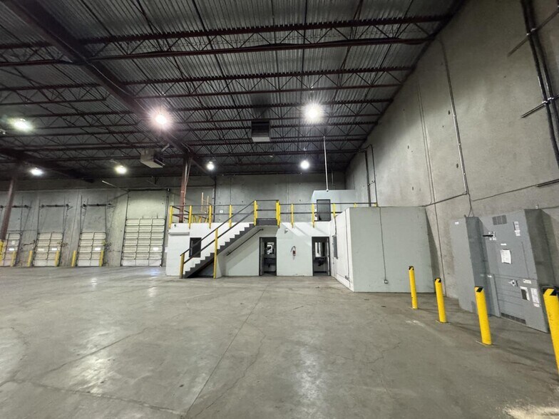 More Photos Of 7158-7168 Progress Way, Delta Service For Lease