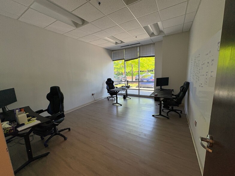 More Photos Of 45305 Catalina Ct, Sterling Showroom For Sale