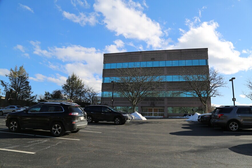 More Photos Of 3 Woodland Rd, Stoneham Medical For Lease