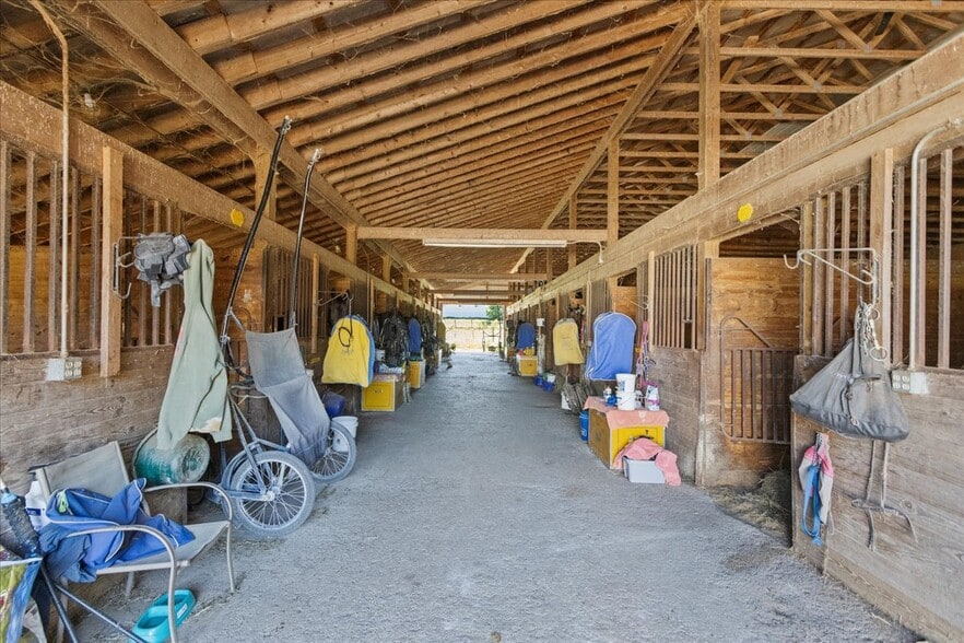 More Photos Of 7233 National Rd, Thornville Horse Stables For Sale