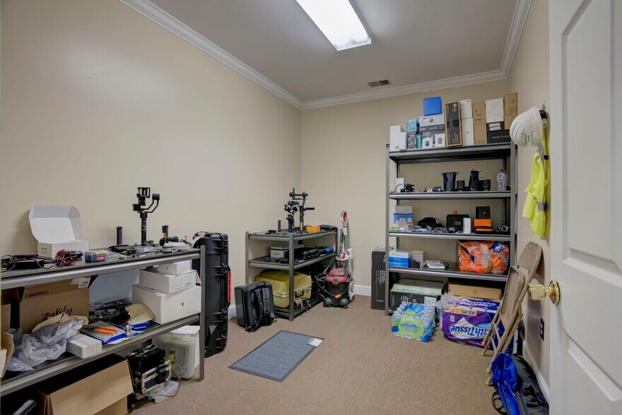 More Photos Of 188 Ben Burton Cir, Bogart Office For Sale