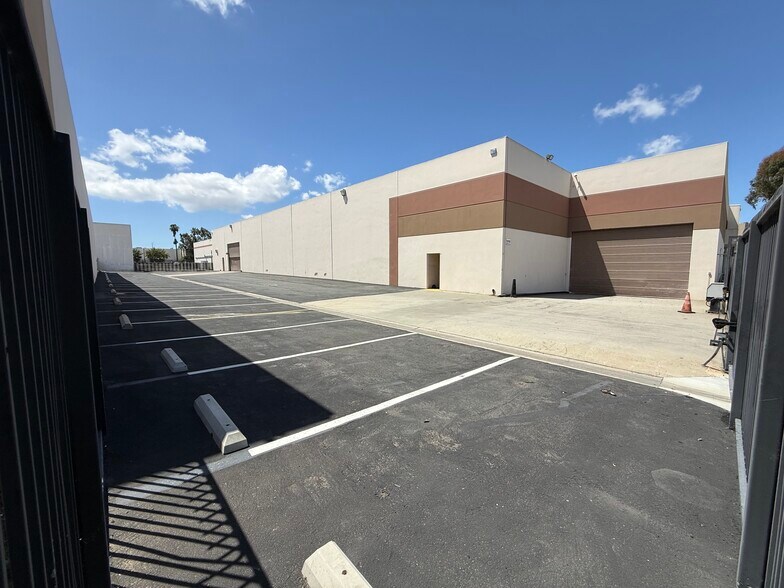 More Photos Of 1360 W Walnut Pky, Compton Manufacturing For Lease