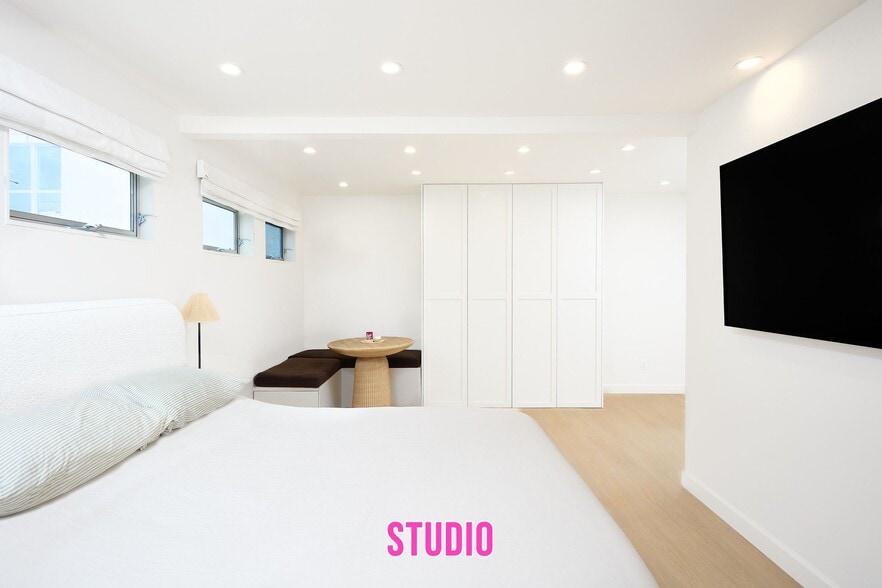 More Photos Of 2329 Ocean Ave, Venice Multifamily For Sale
