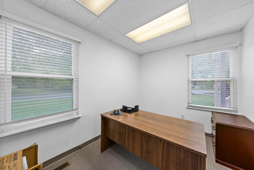 More Photos Of 59 Avenue at the Commons, Shrewsbury Medical For Lease