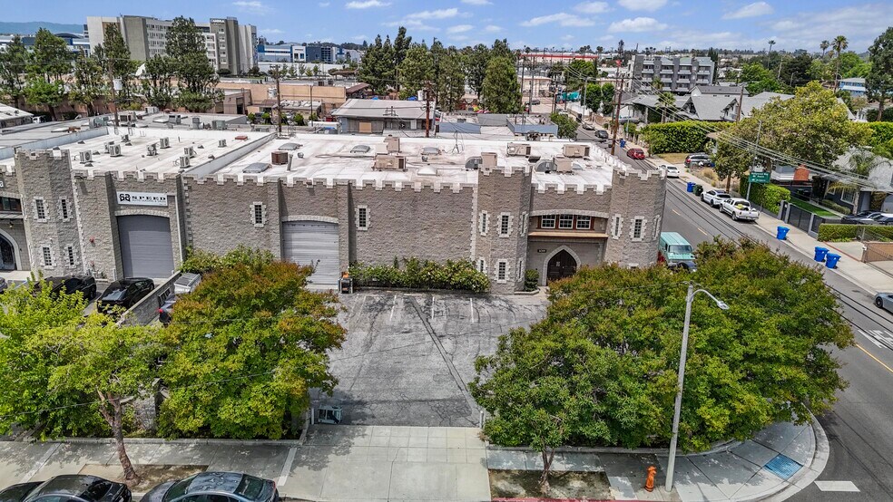 More Photos Of 3099 N Lima St, Burbank Flex For Lease