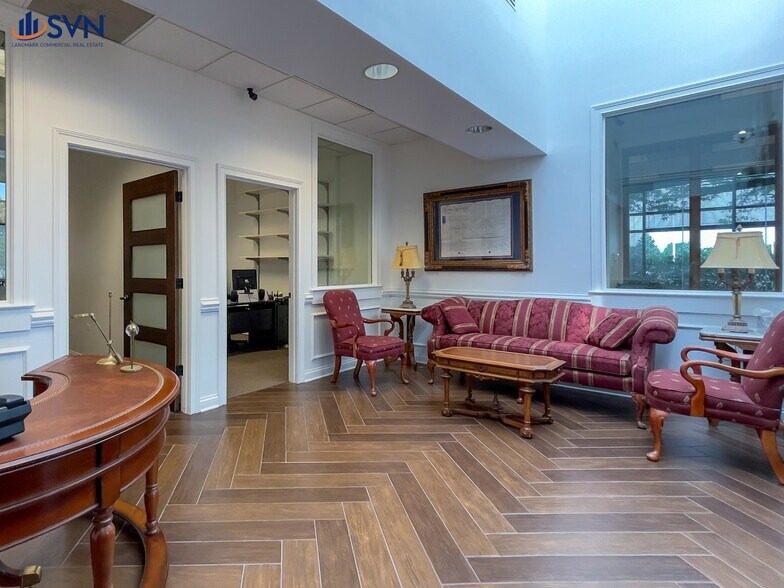 More Photos Of 415 S Main St, Elburn General Retail For Sale