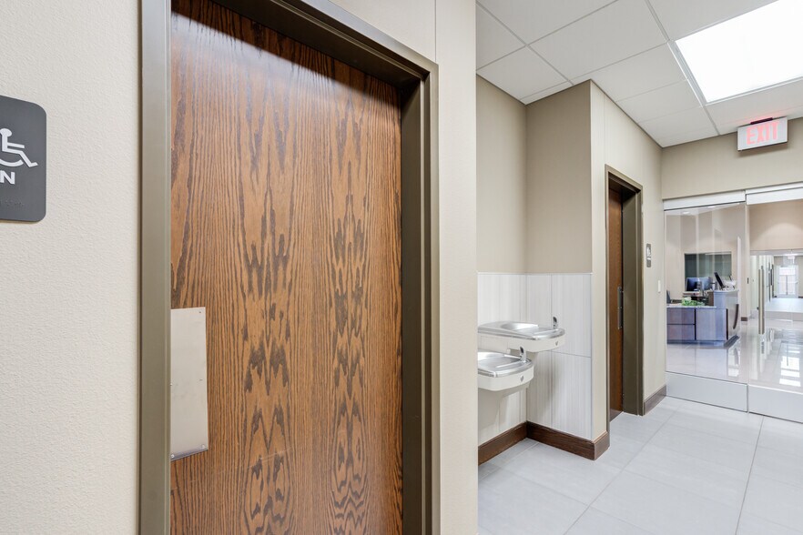More Photos Of 5241 98th St, Lubbock Office For Sale