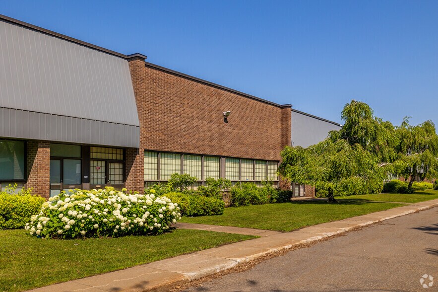 More Photos Of 5000 St Fairway, Montréal Warehouse For Lease