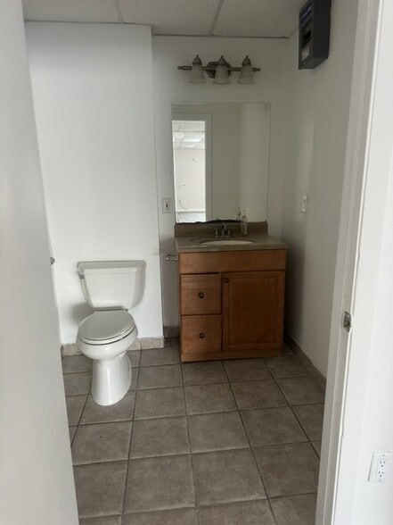 More Photos Of 3000 E Commercial Blvd, Fort Lauderdale Medical For Lease