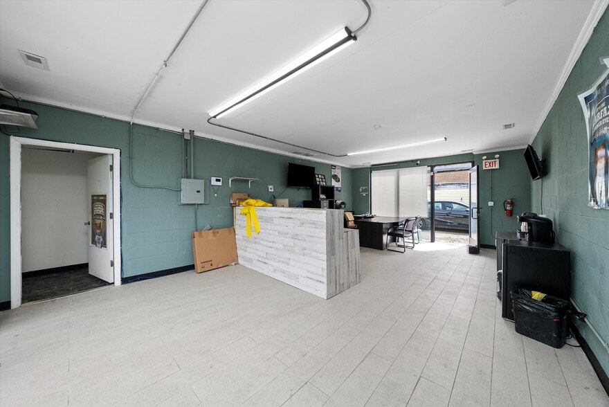 More Photos Of 1610 S Chicago St, Joliet Auto Dealership For Sale