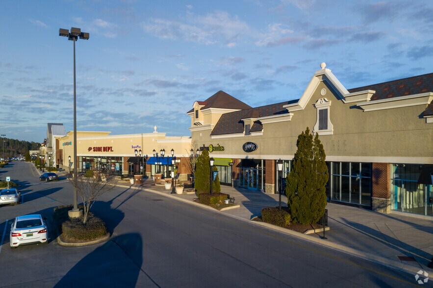 More Photos Of 5000-5084 Pinnacle Sq, Birmingham Storefront For Lease