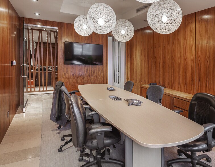 More Photos Of 602 12th Ave SW, Calgary Office For Lease