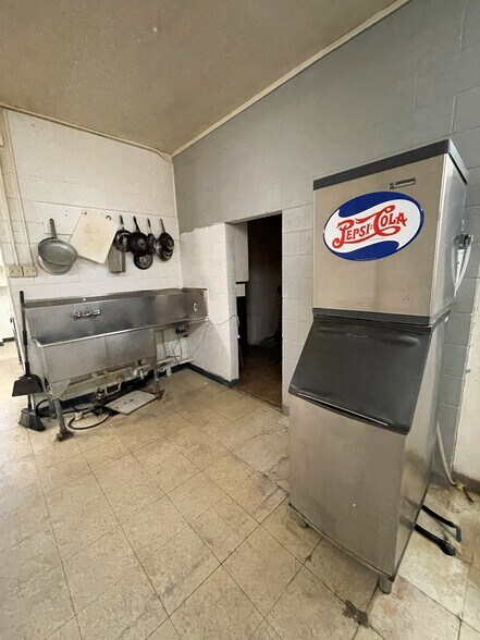 More Photos Of 2724 W Lewis St, Pasco Hotel For Lease