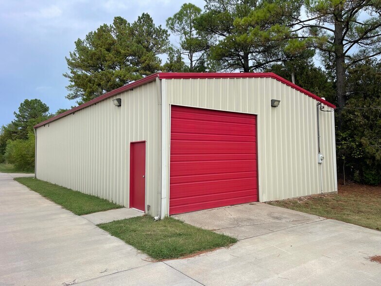 Primary Photo Of 15 Oak Dr, Shawnee Self Storage For Lease