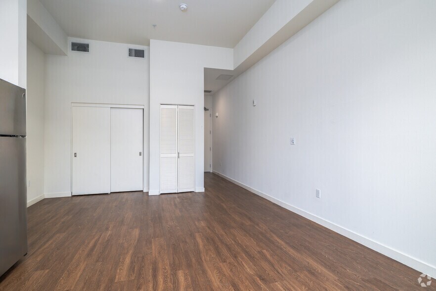 More Photos Of 3750 Main St, Riverside Apartments For Lease