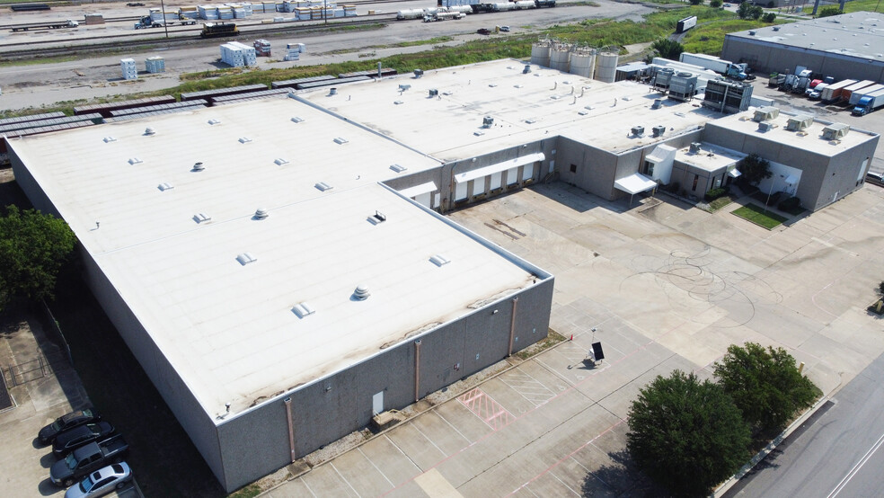 Primary Photo Of 2641-2651 Santa Anna Ave, Dallas Warehouse For Lease