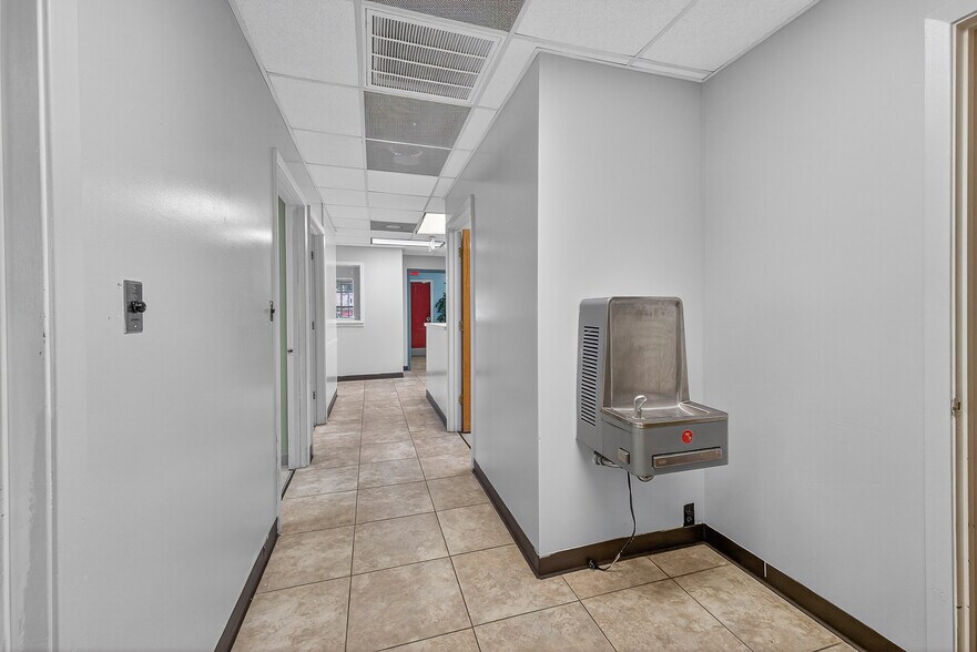 More Photos Of 1500 N Pace Blvd, Pensacola Freestanding For Sale