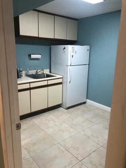 More Photos Of 6175 NW 167th St, Hialeah Light Manufacturing For Sale