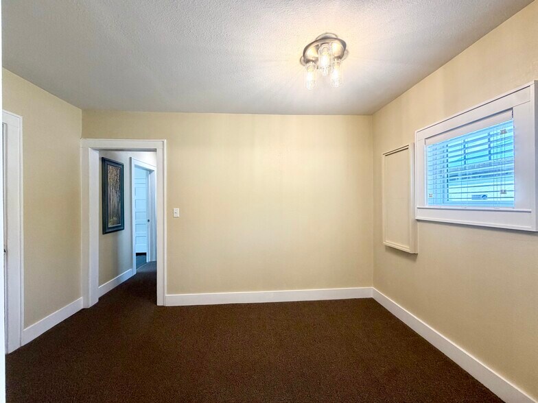 More Photos Of 904 W Lamar Alexander Pky, Maryville Office For Lease