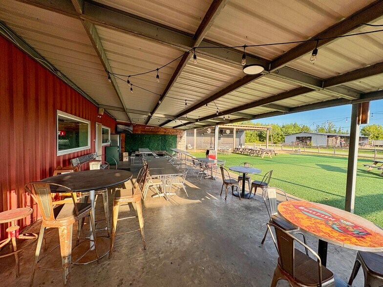 More Photos Of 6223 W Roundbunch Rd, Orange Restaurant For Sale