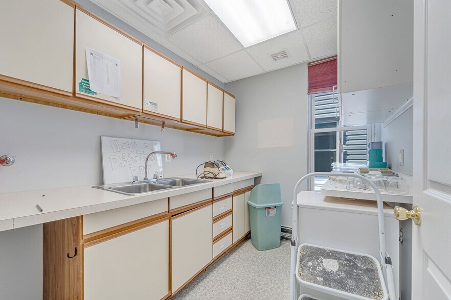 More Photos Of 535 Monmouth St, Gloucester City Medical For Sale