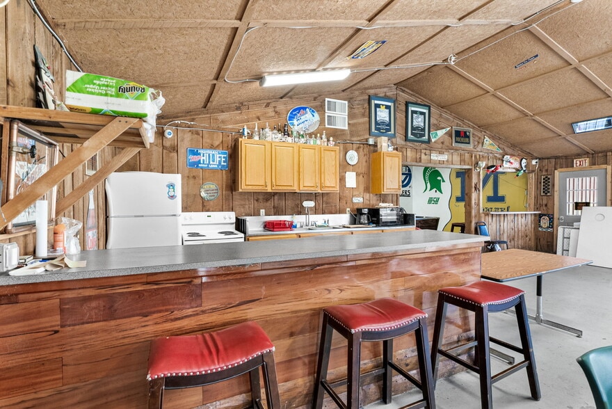 More Photos Of 10422 Cadillac Hwy, Thompsonville Hotel For Sale