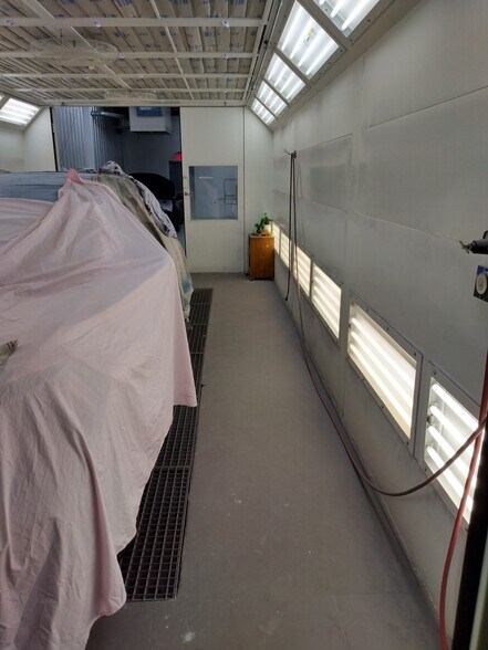 More Photos Of 4100 Indianola Ave, Columbus Auto Repair For Sale