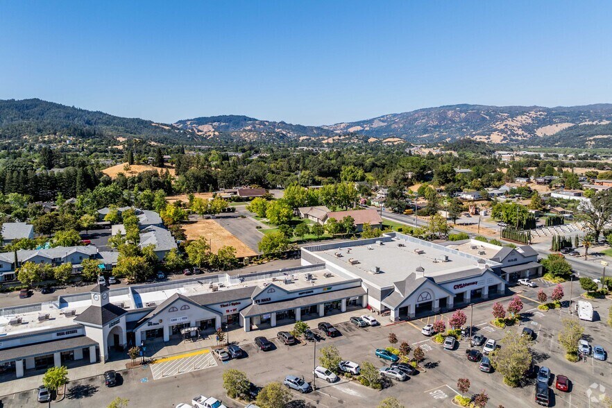 More Photos Of 1105-1129 S Cloverdale Blvd, Cloverdale General Retail For Lease